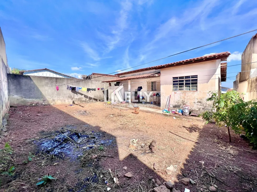 Casa à venda no bairro Santa Terezinha